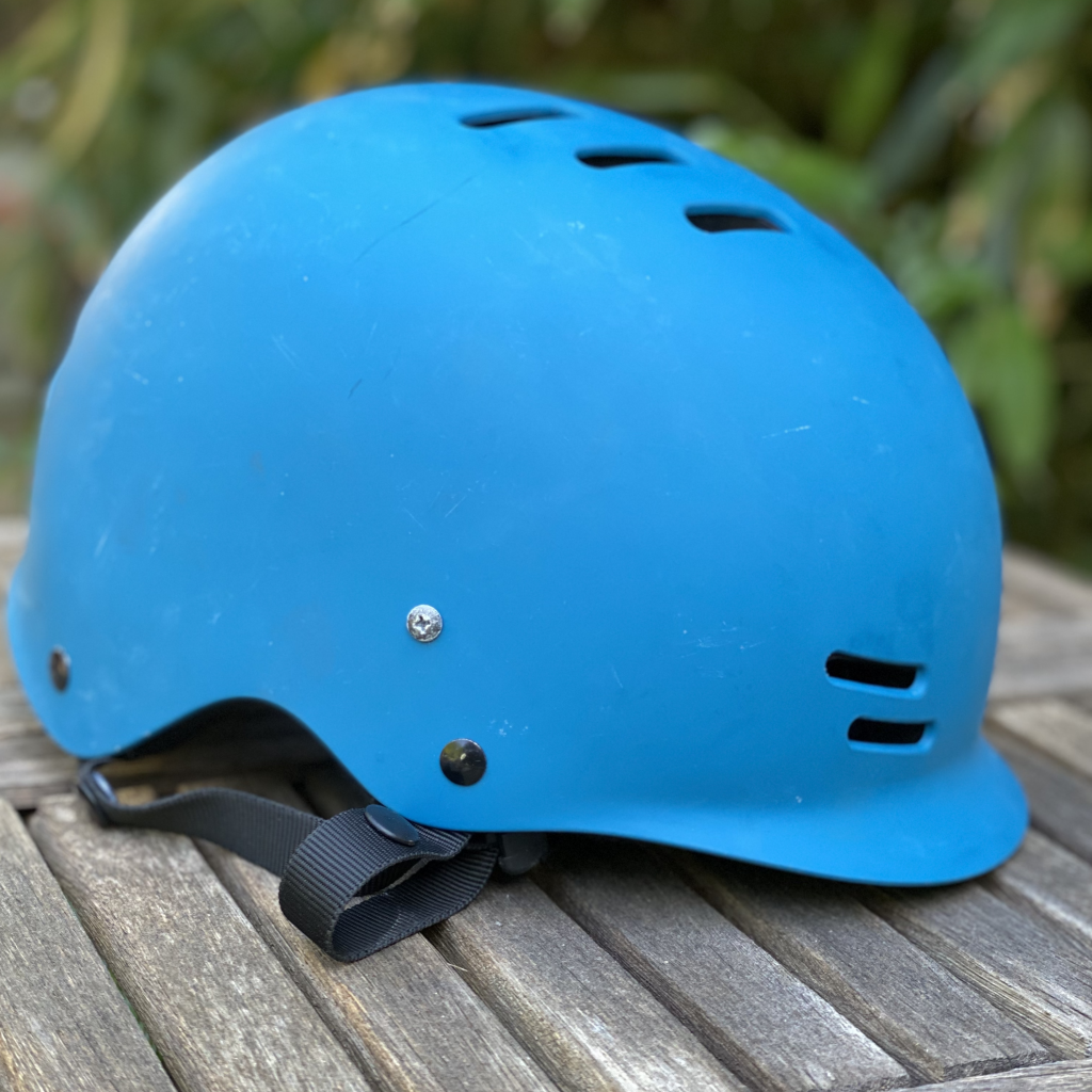 AK Durable Supply Riot Helm Test seitlich